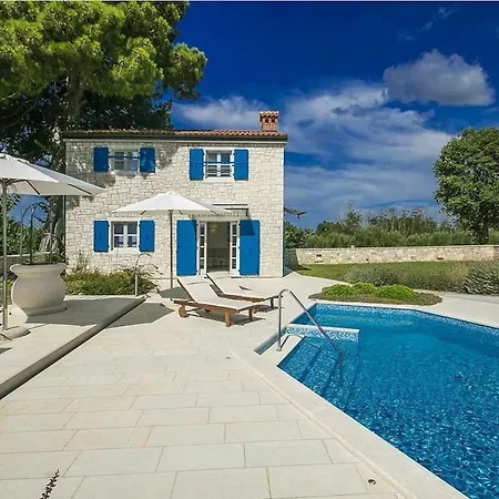 Lenka Mit Pool Und Grossem Garten Holiday home *
